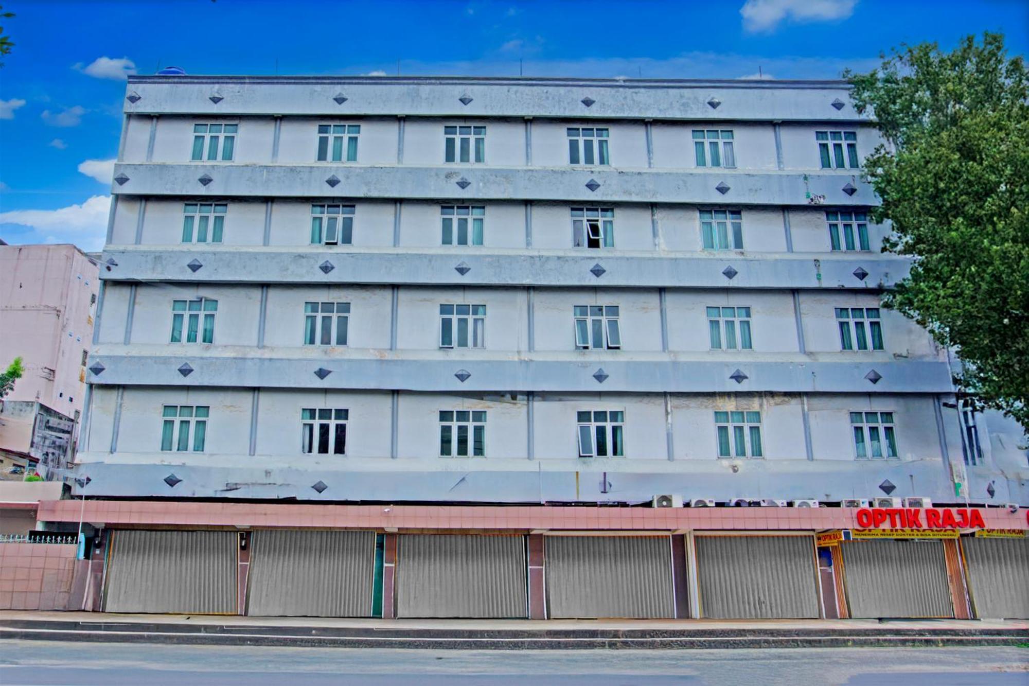 Townhouse Oak Palembang Near Jembatan Ampera Formerly Azzura Hotel Exterior foto