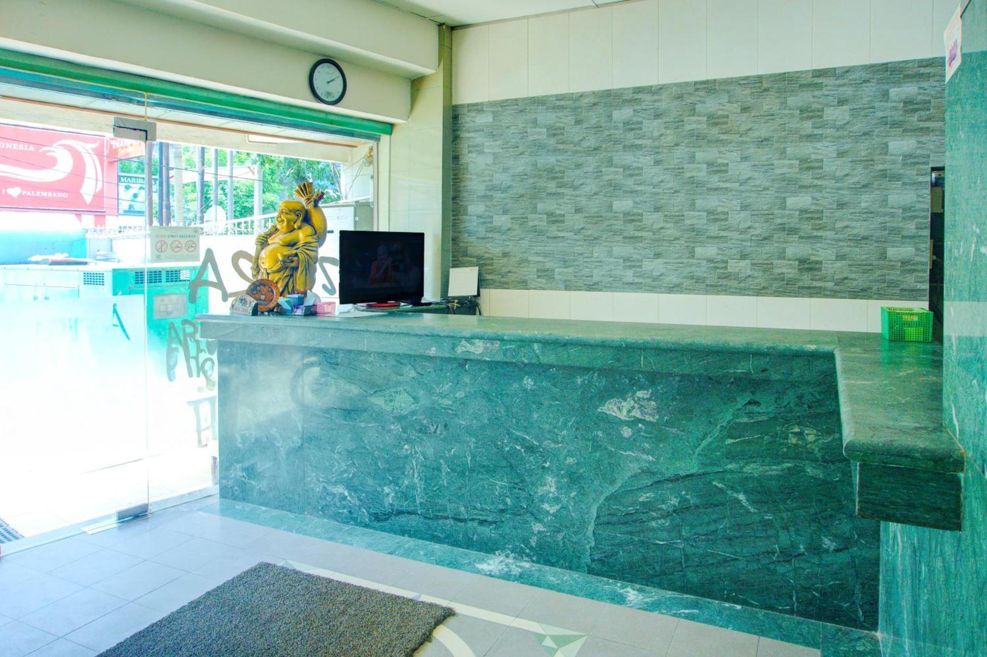 Townhouse Oak Palembang Near Jembatan Ampera Formerly Azzura Hotel Exterior foto