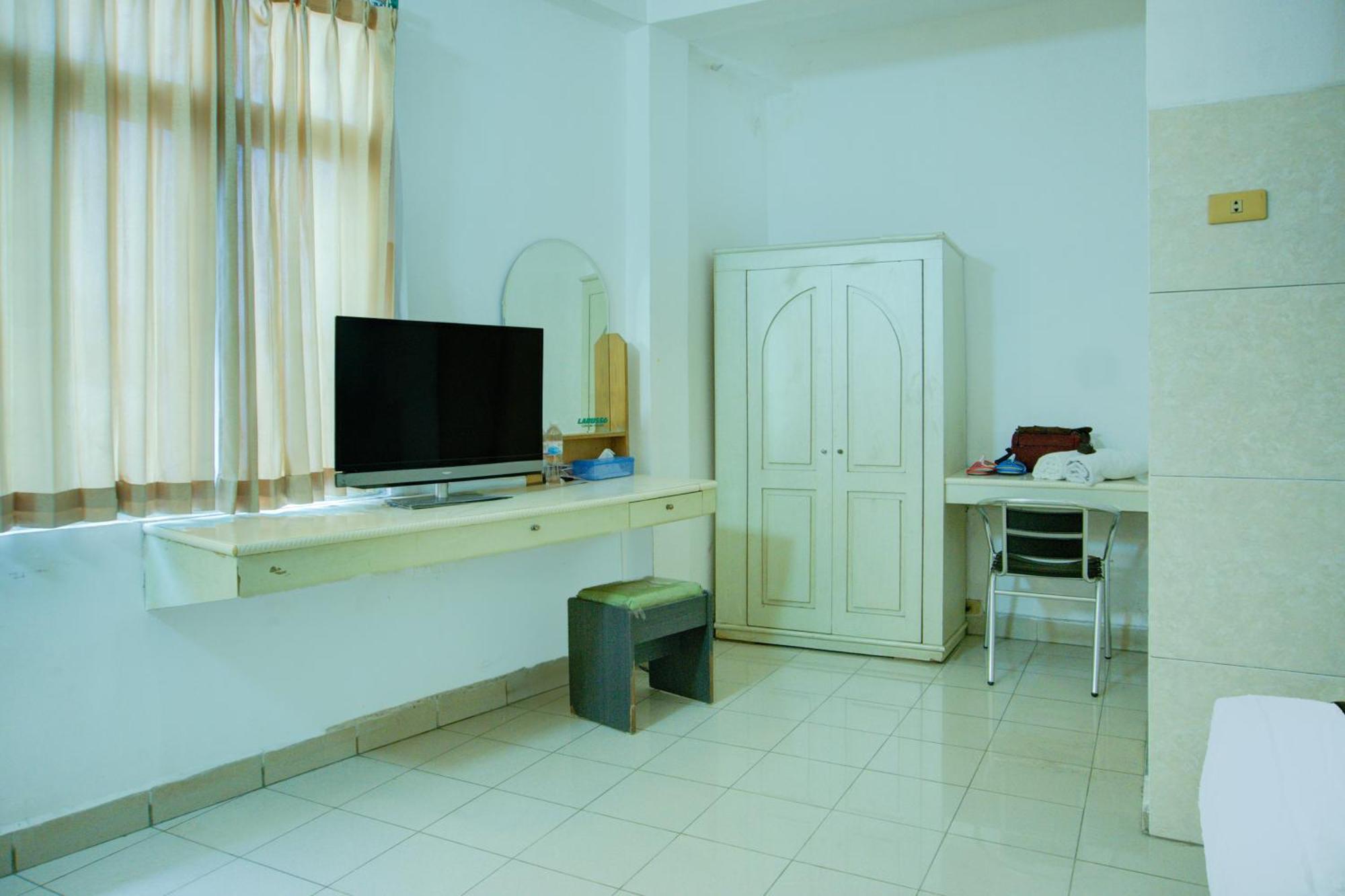 Townhouse Oak Palembang Near Jembatan Ampera Formerly Azzura Hotel Exterior foto