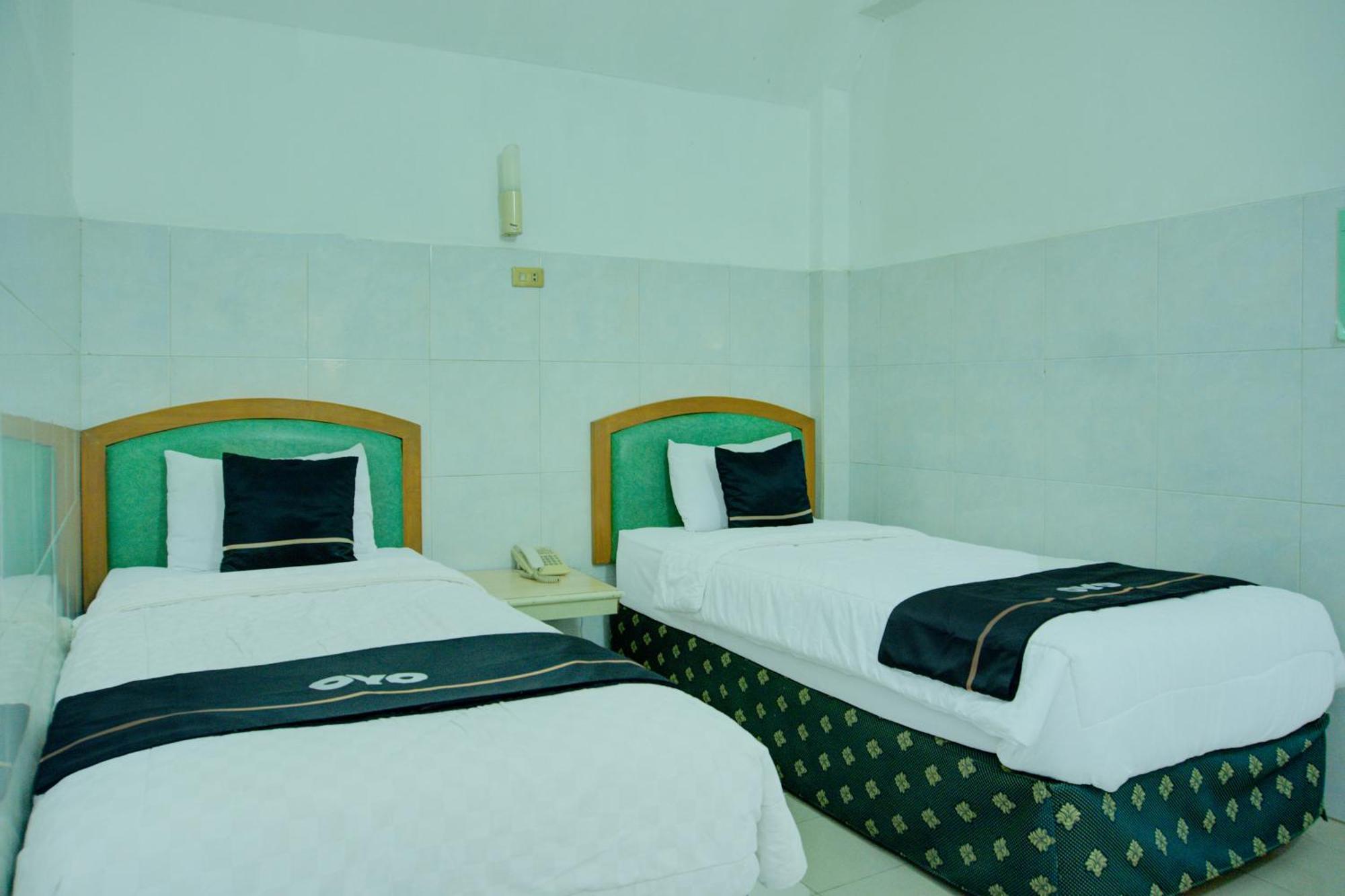 Townhouse Oak Palembang Near Jembatan Ampera Formerly Azzura Hotel Exterior foto
