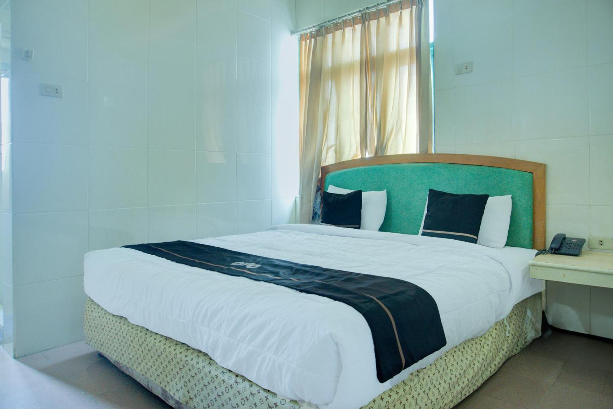 Townhouse Oak Palembang Near Jembatan Ampera Formerly Azzura Hotel Exterior foto